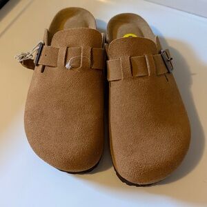 Cushionaire New Genuine Suede Clog Woman’s sz 9 Jennifer Lawrence, Hailey Beiber